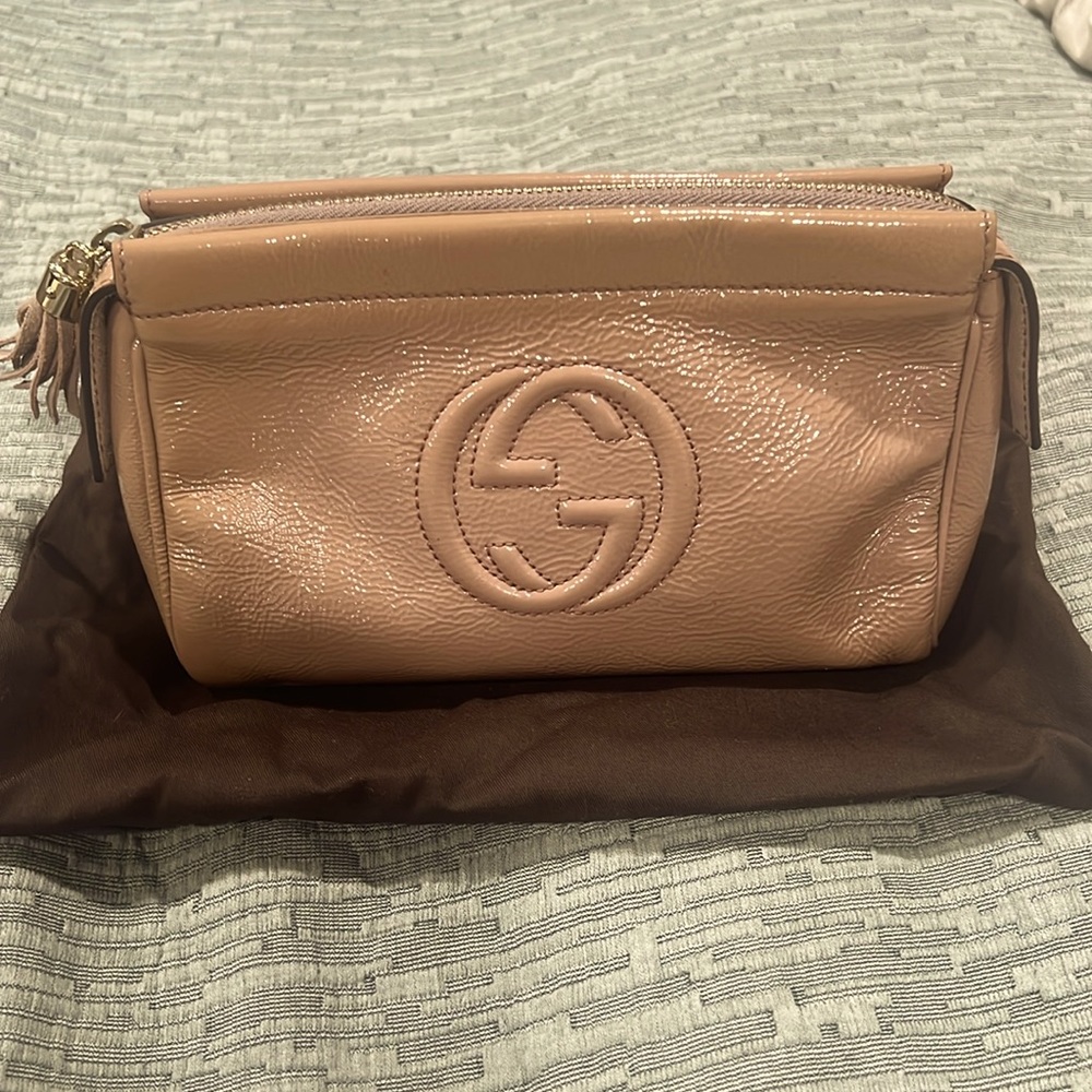 AUTHENTIC GUCCI Soft Patent Soho Cosmetic Case Dark Cipria